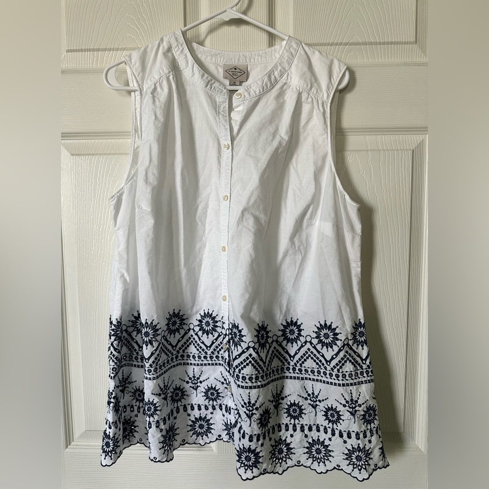 St. John's Bay White/Blue Embroidered Patterned Blouse Size 1X NC0201